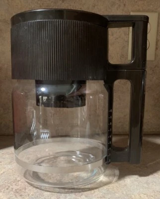 Cafetera KRUPS de 10 tazas con filtro de cono dorado y cesta Foto 1 de 2