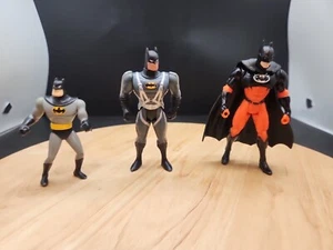 3 x Vintage Official Batman Action Figuren - Orange & Black Suit - Kenner - 90er - Bild 1 von 9