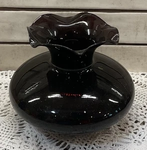 Vintage Anchor Hocking Black Amethyst Glass Ruffle Vase 6 in. - Picture 1 of 9