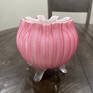 Fenton Made For L.G. Wright Glass Maize Peach Blow Cranberry Rose Bowl Feet - Picture 1 of 11