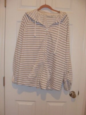 CHAQUETA CON CAPUCHA Y CORDÓN KIM ROGERS ~ 2 Bolsillos ~ Gris Blanco Rayas ~ Talla 3X Foto 1 de 4