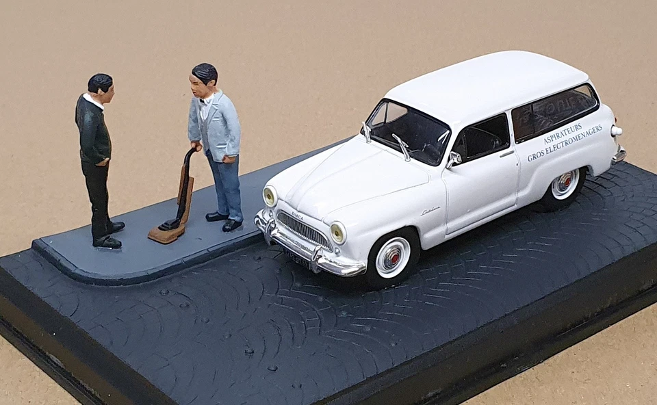 Altaya La Route Bleue 1/43 Scale DIR112 Simca Aronde Chatelaine Diorama - White - Image 1 of 4