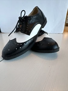 Ollie Women’s  Wing Tip Oxford Black & White Faux Leather 8.5 Shoe - Picture 1 of 8