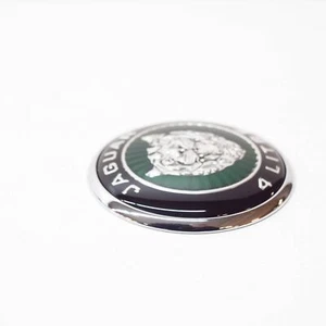 JAGUAR XK 8 Convertible X100 Bootlid Badge HJB5985BD NEW GENUINE - Foto 1 di 7