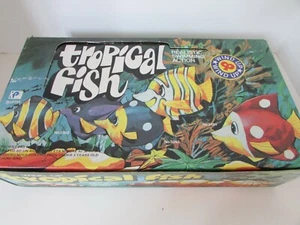 CASE OF 12 WINDUP NOVELTY TOYS TROPICAL FISH SWIMMING ACTION COUNTERTOP DISPLAY - Picture 1 of 2