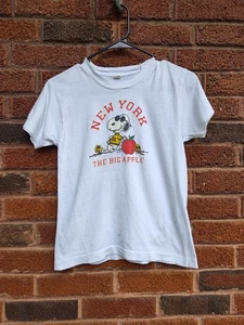 Camisa de película vintage Peanuts Snoopy New York The Big Apple años 80 talla pequeña - Imagen 1 de 9