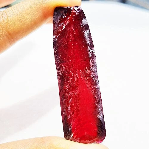 CLEAR 138 CT RED RUBY #8 CORUNDUM ROUGH LAB GROWN GEMSTONE - Image 1 of 1