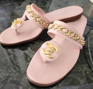 AUTH VINTAGE CHANEL THONG SANDALS PINK LEATHER GOLD CHAIN TURN LOCK LOGO 39,5/9 - Picture 1 of 10