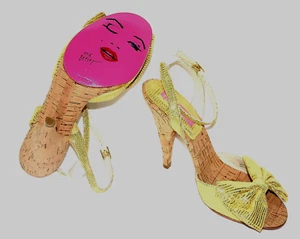 $190 BETSY JOHNSON NEW vintage gold Sandals Shoes heels pumps Fran Cork heel 6.5 - Picture 1 of 6