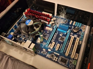 Gigabyte Motherboard mit Intel i5 Core CPU und DDR3 SD RAM - Bild 1 von 2
