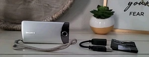 Sony Bloggie Touch MHS-TS20 8 GB Mobile HD Snap Camera Camcorder Silver VGC - Picture 1 of 5