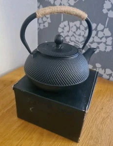 Cast Iron Teapot – 800ml – Traditional Japanese Tetsubin Style with Infuser - Picture 1 of 6