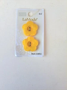 Vintage La Mode Button On Card Yellow Flower 2 Ct Style 33853 Size 1" France - Picture 1 of 2