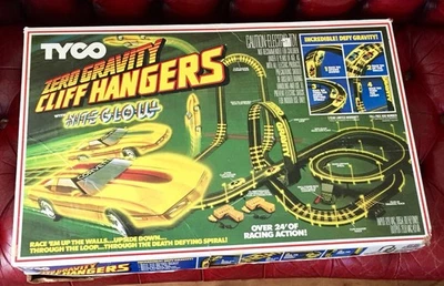 Tyco Zero Gravity Cliff Hanger Slot Car Set & Nite Glow Corbettes Foto 1 de 3
