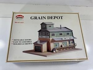 Model Power 305 Grain Depot Kit, HO scale - Picture 1 of 6