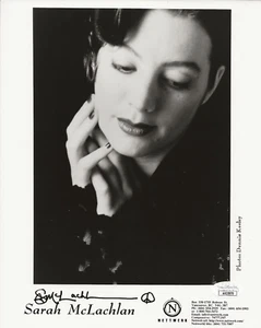 Foto VERA Sarah McLachlan FIRMATA A MANO 8x10" JSA COA autografata - Foto 1 di 2