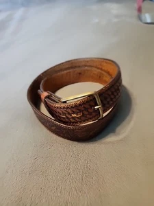 Tejido de cesta de cuero genuino brida talla 34 hecho a mano, escena de caza en relieve en la parte posterior - Imagen 1 de 6