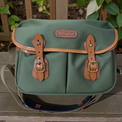 Bolso para Cámara Billingham Verde Oliva Borde de Cuero Tostado Hecho en Inglaterra Estuche para el Hombro Foto 1 de 4