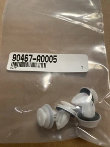 4- PC PACK GENUINE TOYOTA & LEXUS CLIP FRONT DOOR TRIM BOARD 90467-A0005 - Picture 1 of 1