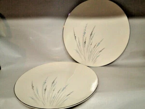 Set of 2 Knowles FANTASY Pattern 10¼" Dinner Plates - Picture 1 of 3
