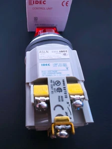 ASLN39920DNR-U IDEC 3 Position Maintained Illuminated Selector Switch 2NO Red - Picture 1 of 3