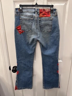 Pantalones de mezclilla acampanados con apliques florales bordados orientales Arden B para mujer talla 30 hippie Foto 1 de 4