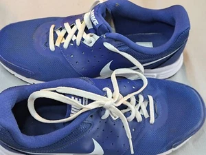 Nike Revolution Eu Hombre’s Azul Y Blanco Entrenadores Talla UK 10 US11 Eur 45. - Imagen 1 de 9