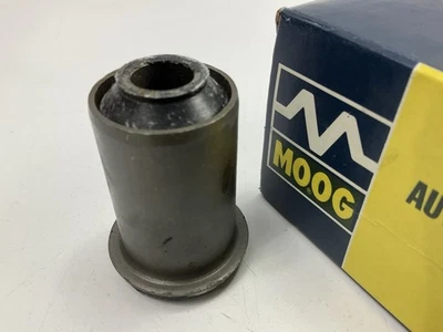 Buje de brazo de control inferior delantero Moog KF372 para camioneta Isuzu 1981-87 1981-82 LUV Foto 1 de 3
