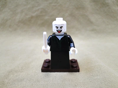 LEGO Harry Potter 2022 Calendario de Adviento #76404: Minifigura de Lord Voldemort Día 12 Foto 1 de 4