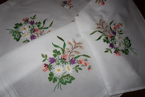 Schöne Mitteldecke-Handarbeit-Stickerei-Blumen-Tischdecke - Bild 1 von 7