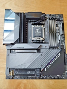 GIGABYTE X670E AORUS MASTER AMD AM5 EATX Mainboard *DEFECT - read description* - Photo 1/11