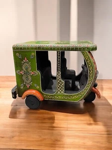 De colección Madera Tuk Tuk Auto Rickshaw India Taxi Cabina Juguete Original Tallado a Mano - Imagen 1 de 12