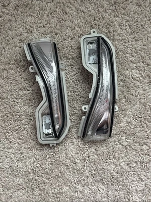 Señal de giro de espejo original OEM Q50 14-22  Foto 1 de 4