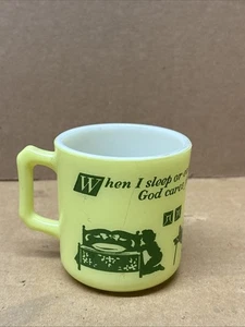 Vintage Hasel Atlas Kindergebetstasse Milchglas, gelb - Bild 1 von 6