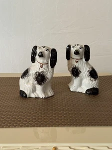 Kleines Paar antiker Staffordshire-Keramik schwarz-weißer Mantles Ca. 1890 - Bild 1 von 5