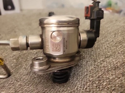 OEM 2010-2017 CHEVY Equinox GMC Terrain 2.4L HIGH PRESSURE FUEL PUMP 12641847 - Image 1 of 2