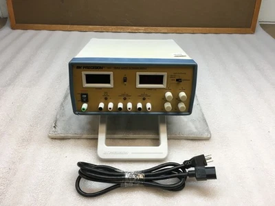 BK Precision 1652 Triple Salida Pantalla Digital Fuente de Alimentación DC A/B Foto 1 de 4