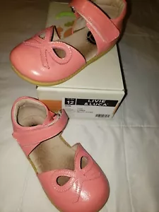 Livie & Luca Size 12 Coral Smooth Leather Bows - Picture 1 of 5
