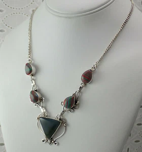 Art Glass with Genuine Onyx Triangle Pendant 18 3/4" Silver Tone Necklace - Picture 1 of 6