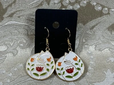 Pendientes colgantes informales bohemios de moda vintage de gato blanco floral dorado Foto 1 de 3