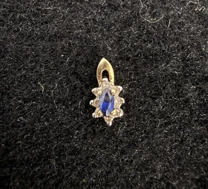 Colgante de diamantes y zafiros azules naturales de oro amarillo de 14K SOLO 0,54 G *SIN cadena* - Imagen 1 de 6