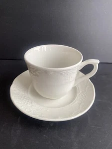 Johnson Bros Ironstone Teacup Saucer Richmond White Embossed  - Imagen 1 de 6