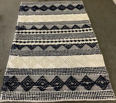 NAVY / IVORY 4' X 6' Flaw in Rug, Reduced Price 1172663429 NAT102N-4 - Image 1 of 3