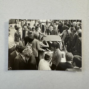 Crowd with Porsche 911 Photo Photograph Vintage - Picture 1 of 6