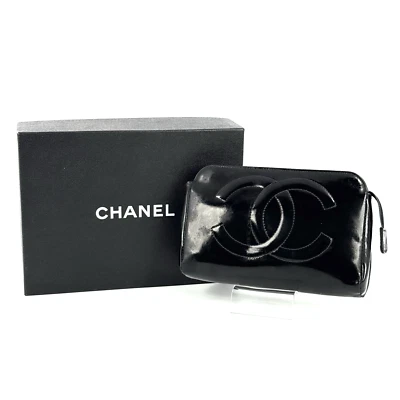 Auténtico bolso cosmético Chanel charol negro esmalte marca CC Foto 1 de 4
