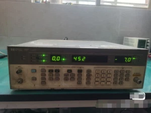 AGILENT / HP 8656B 100 kHz - 990MHz SIGNALGENERATOR gebraucht/da - Bild 1 von 4