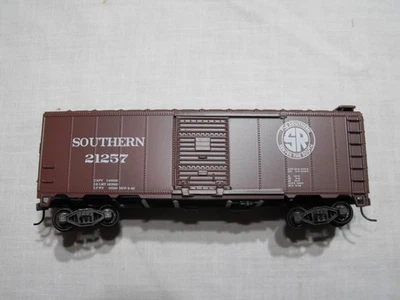 HO- SOUTHERN RAILWAY 40' BOXCAR #21257- estate- C7 - Image 1 of 4