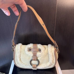 Borsa a tracolla in vera pelle con bordo in shearling borsa a tracolla patta hobo marrone chiaro - Foto 1 di 8