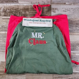 2er Set Weihnachtsschürzen - Mr. & Mrs. Claus - Wonderland Bakeshop - Neu ohne Etikett - Bild 1 von 8