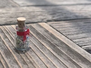 Puppenhaus Miniatur Glas Bonbonglas mit Korken Maßstab 1:12 - Bild 1 von 3